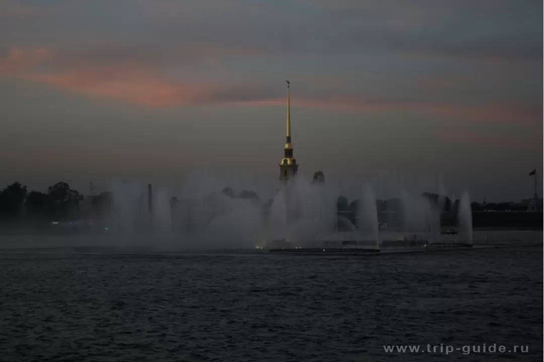 Санкт-Петербург, фонтаны на стрелке
