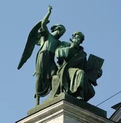 Евангелист Матфей за работой с ангелом - символом чистоты деяний и помыслов