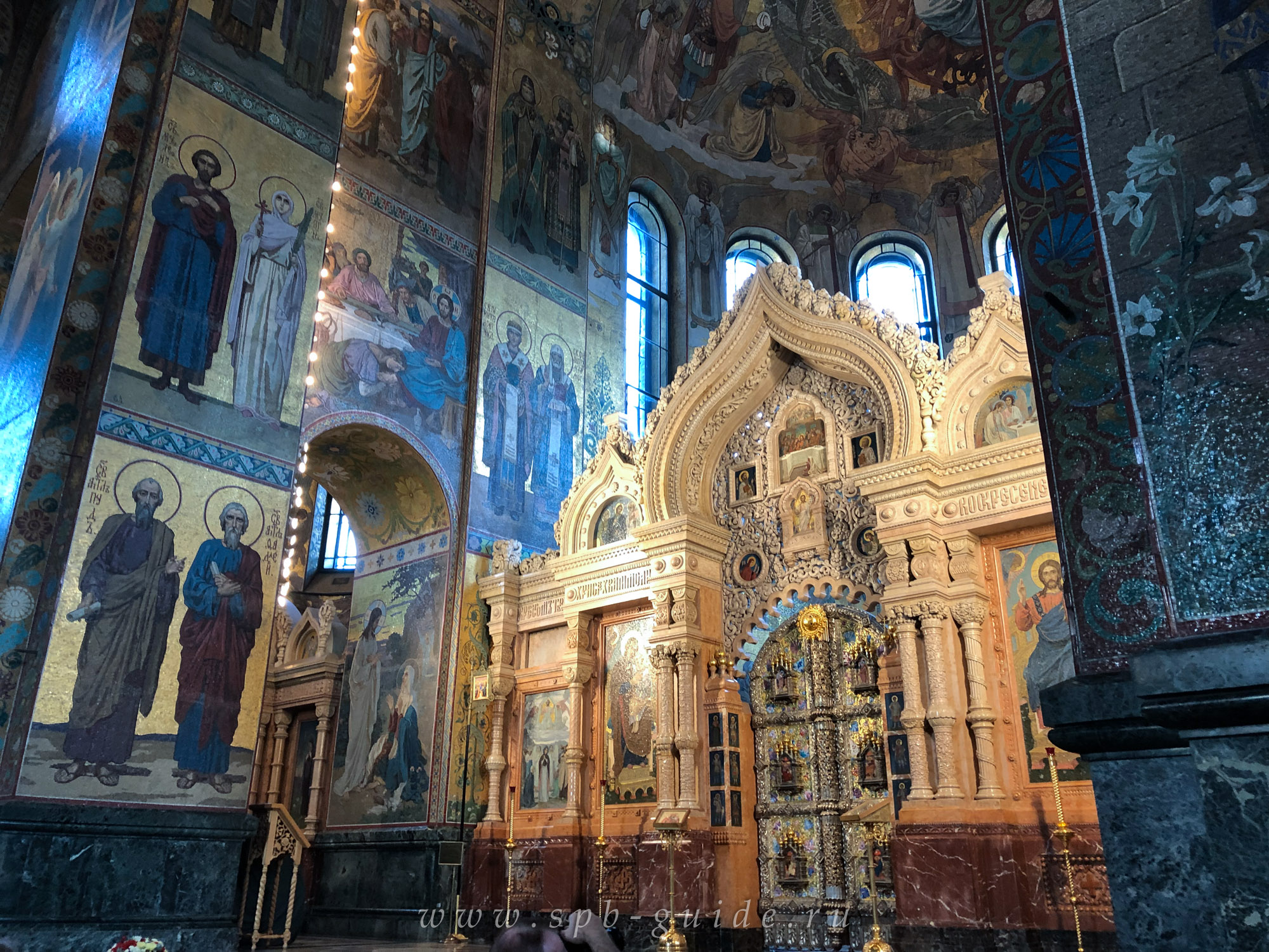 Центральная часть иконостаса