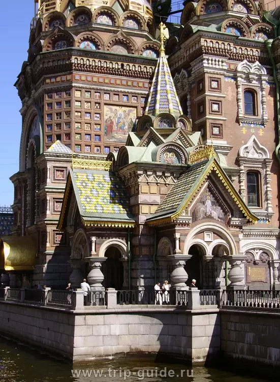 Крыльцо, Спас-на-крови в Санкт-Петербурге