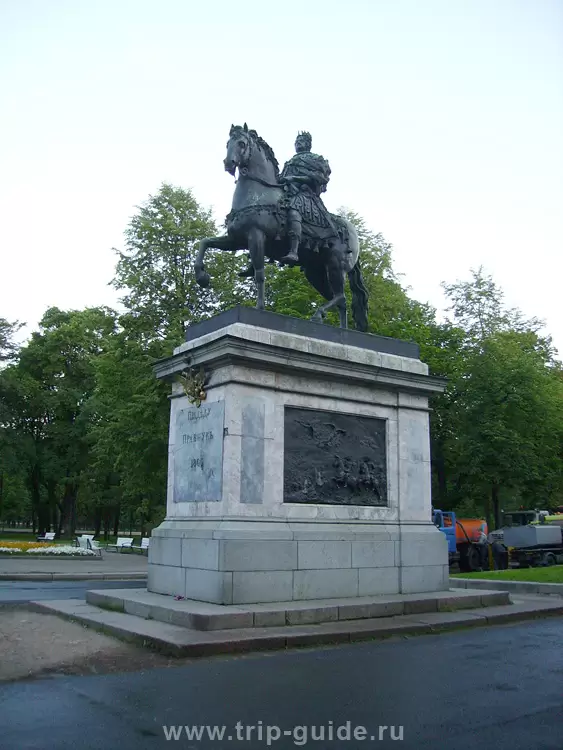 Санкт-Петербург, Памятники, Памятник Петру Первому у Михайловского замка