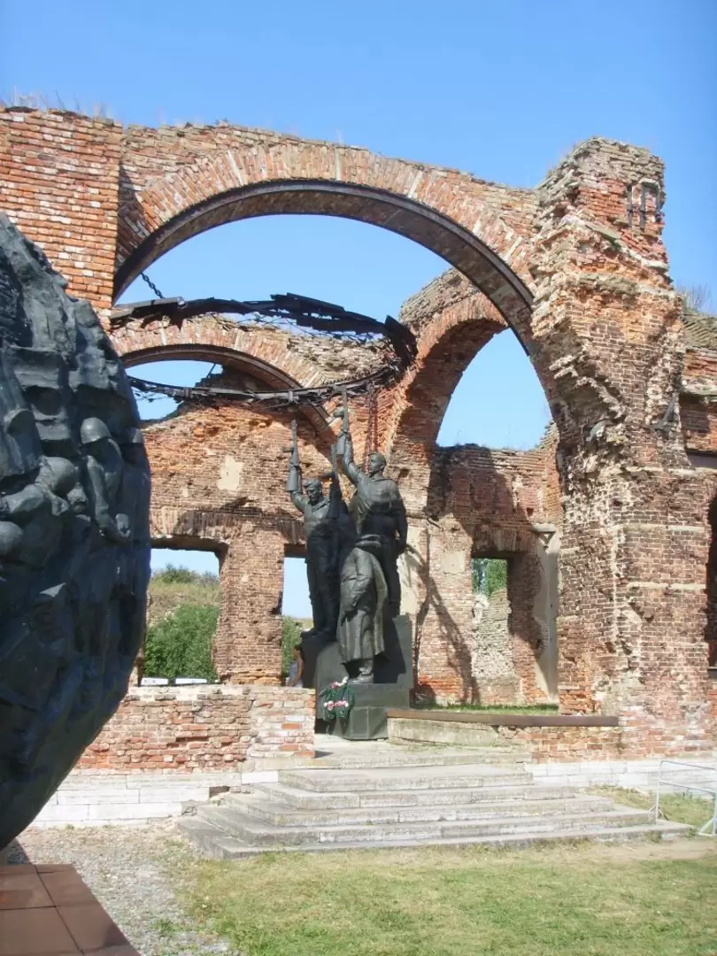 Мемориал воинам гарнизона крепости «Орешек» Мемориал воинам гарнизона крепости «Орешек»
