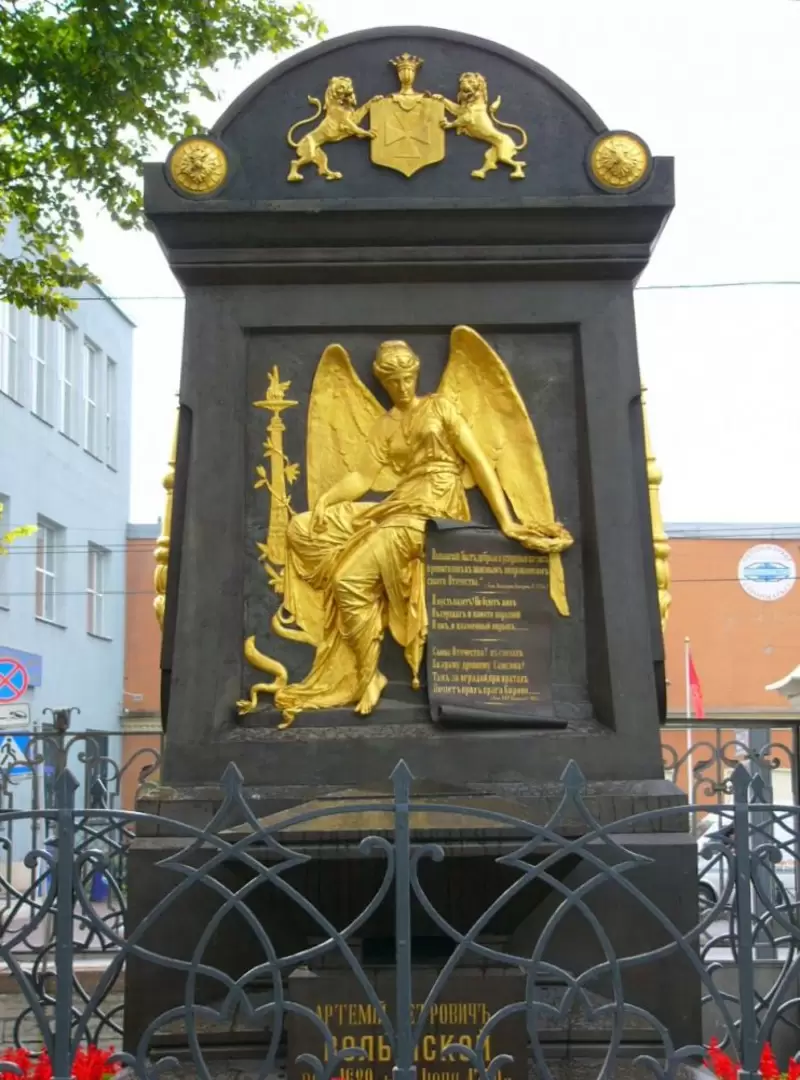 Памятник на могиле русских патриотов Волынского, Еропкина и Хрущева Памятник на могиле русских патриотов Волынского, Еропкина и Хрущева