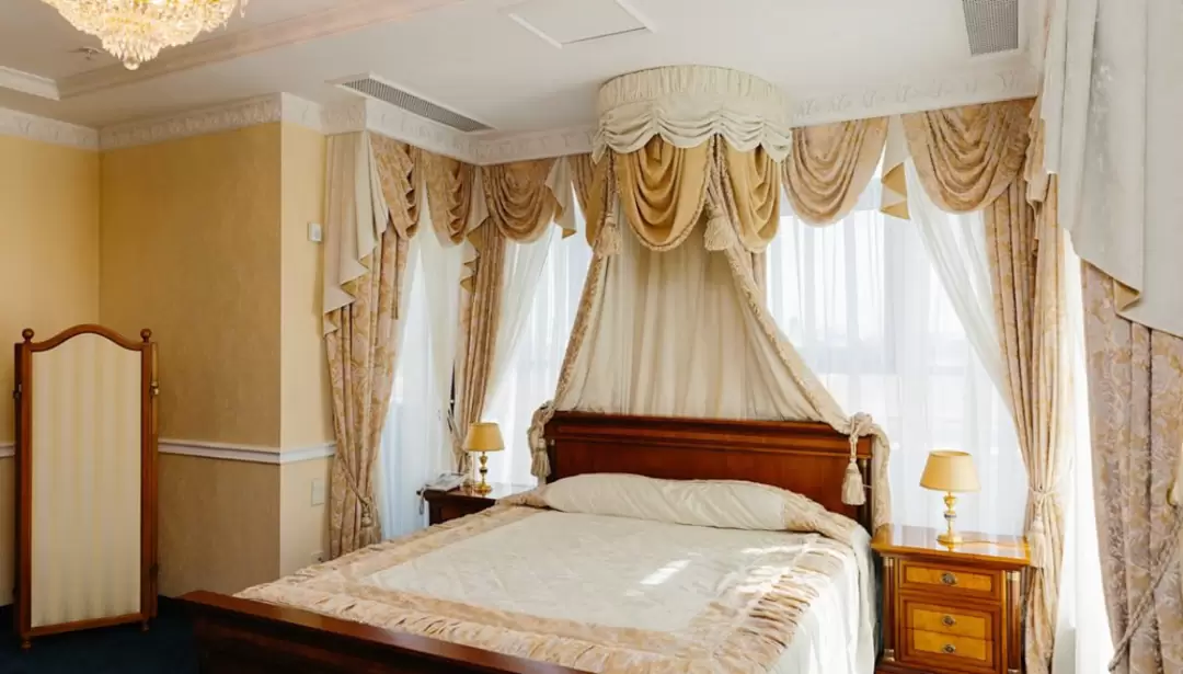 Королевский люкс в Гранд отеле Эмеральд
