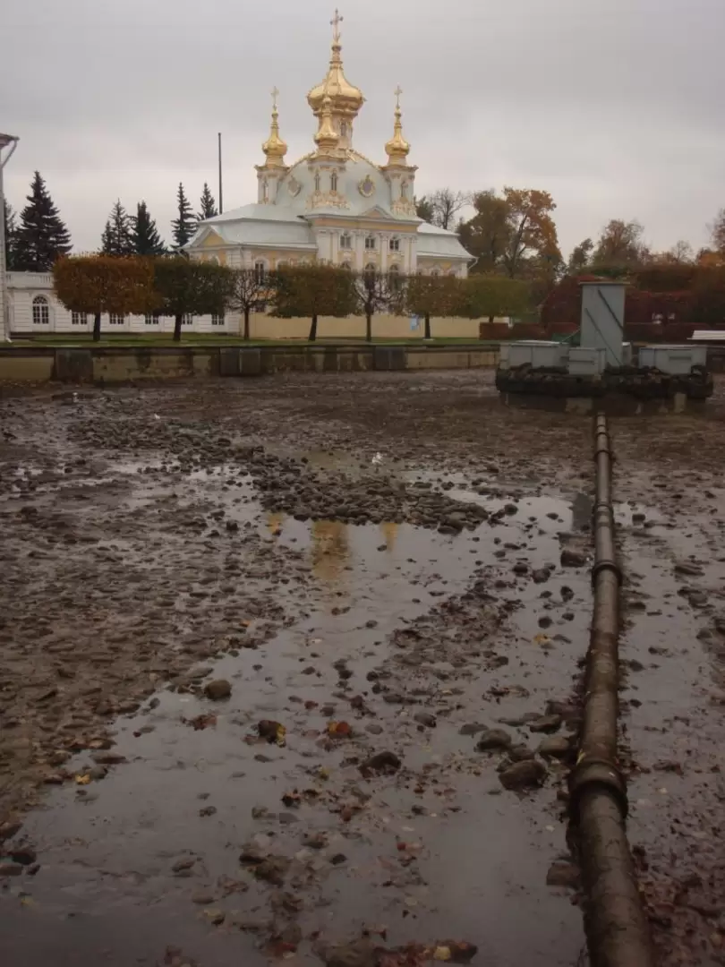 Вода ушла, фонтаны опустели Вода ушла, фонтаны опустели