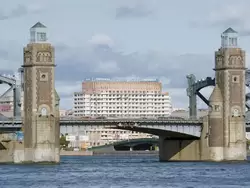 гостиница Охтинская в Санкт-Петербурге