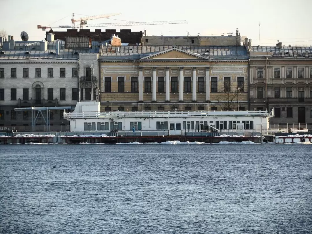 Дебаркадер «Пассажирский терминал Английская набережная» Дебаркадер «Пассажирский терминал Английская набережная»