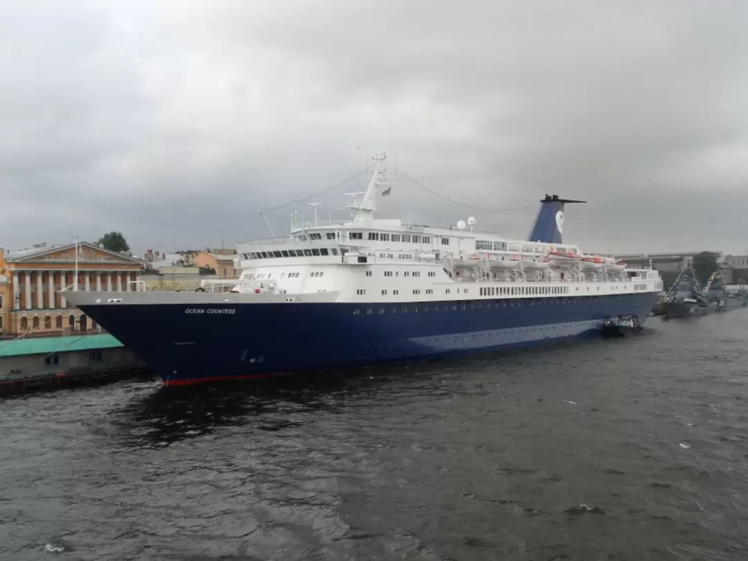 Круизное судно «Ocean Countess» Круизное судно «Ocean Countess»