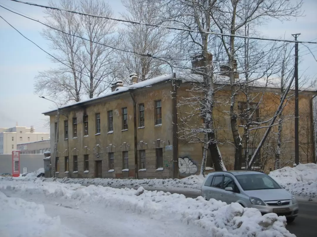 Бывшее здание священнослужителей храма Святого Пророка Илии Бывшее здание священнослужителей храма Святого Пророка Илии
