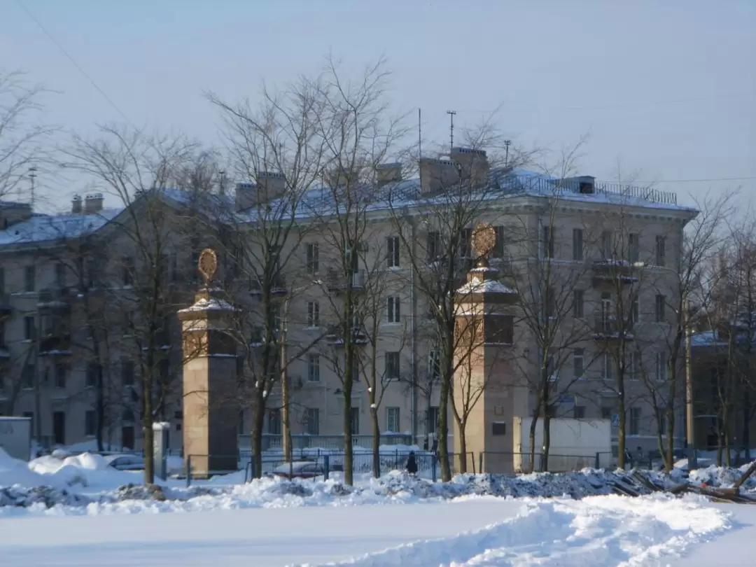 Триумфальные пилястры (колонны)