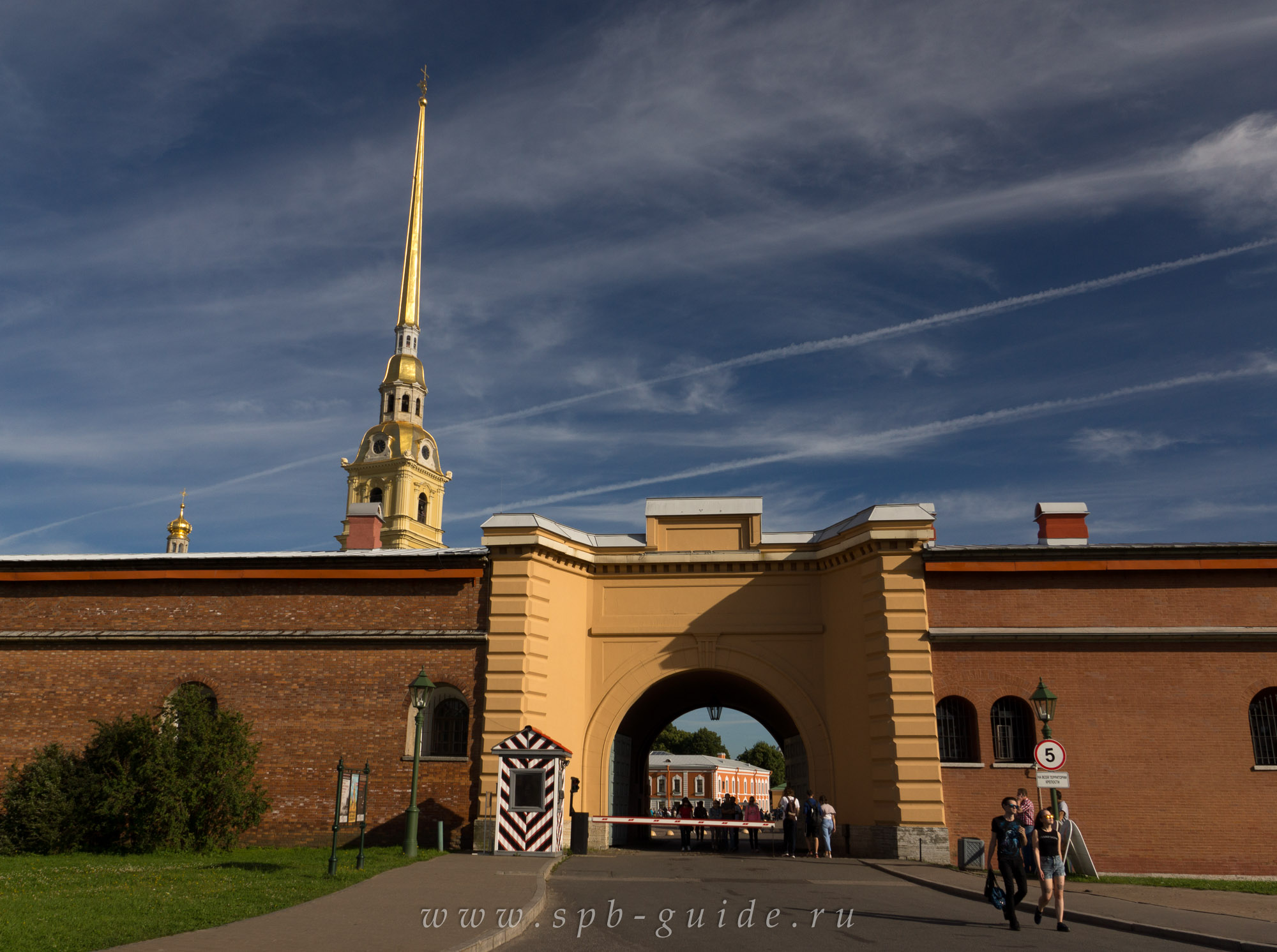 Петропавловская крепость внутри и снаружи