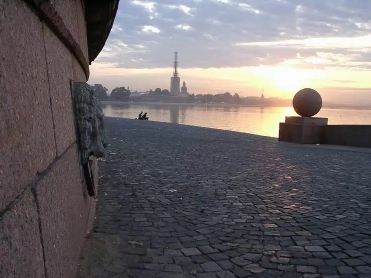 Белые ночи в Санкт-Петербурге, Петропавловская крепость со стрелки Васильевского острова Белые ночи в Санкт-Петербурге, Петропавловская крепость со стрелки Васильевского острова