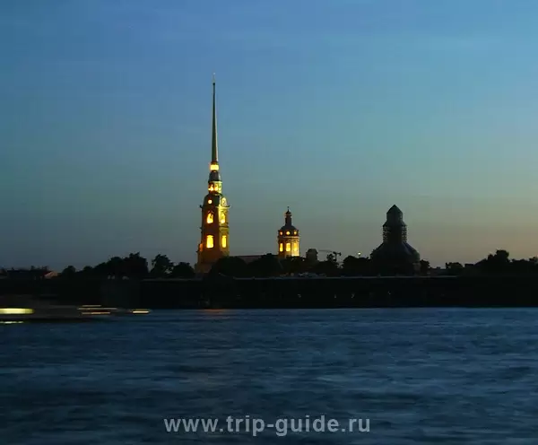 Подсветка на Петропавловской крепости Подсветка на Петропавловской крепости