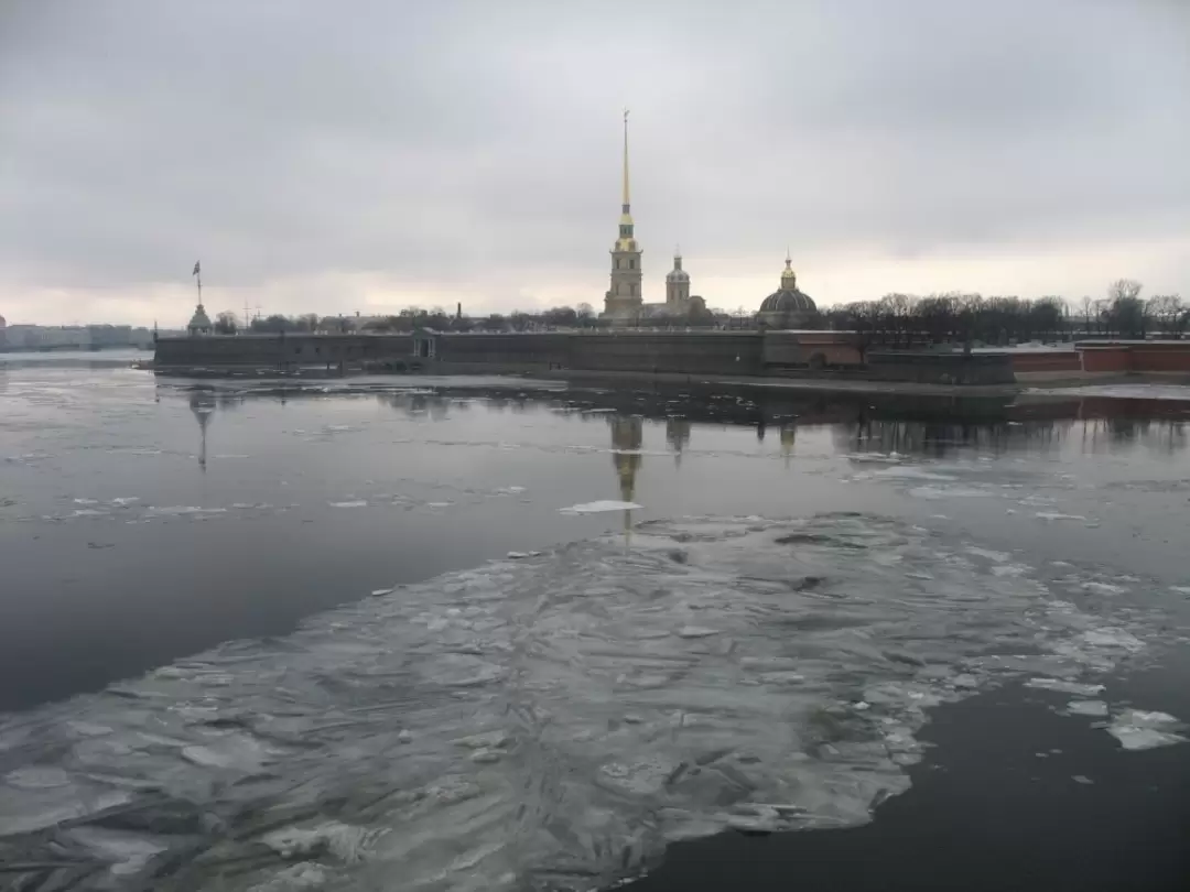 Вид на Петропавловскую крепость с Троицкого моста Вид на Петропавловскую крепость с Троицкого моста