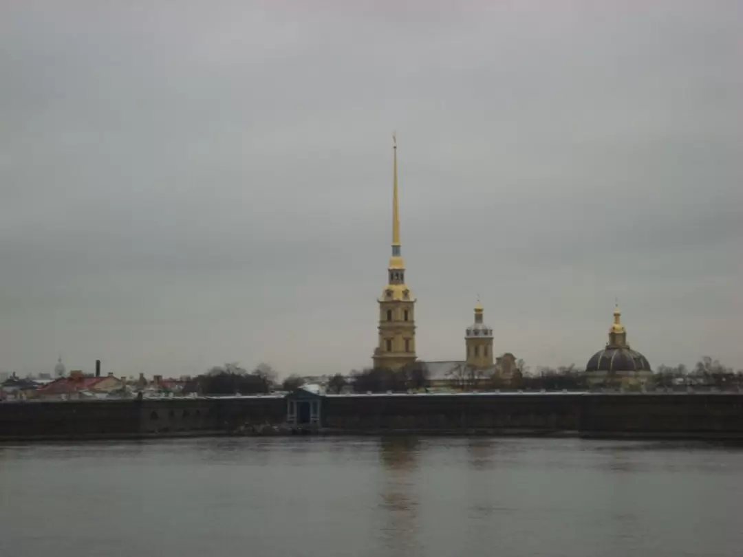 Вид на Петропавловскую крепость с Троицкого моста Вид на Петропавловскую крепость с Троицкого моста