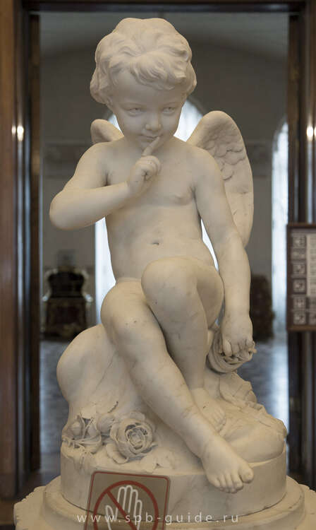 Фальконе «Скульптура Ангела» в Эрмитаже