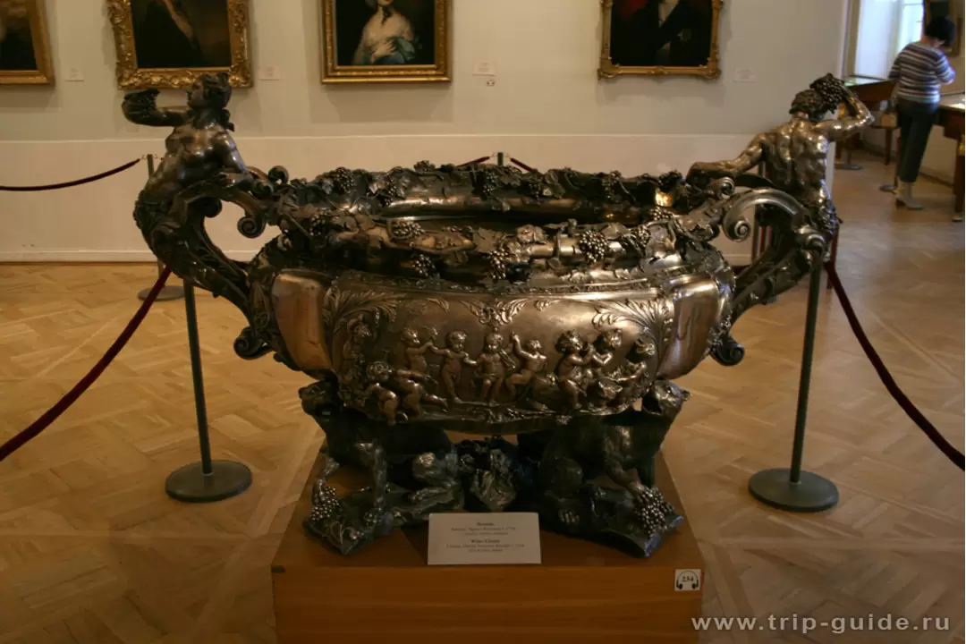 Лохань, 1734, Лондон, серебро, литье, чеканка Лохань, 1734, Лондон, серебро, литье, чеканка