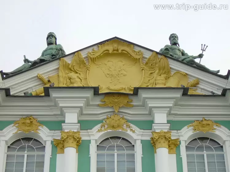 Скульптуры на крыше Эрмитажа Скульптуры на крыше Эрмитажа