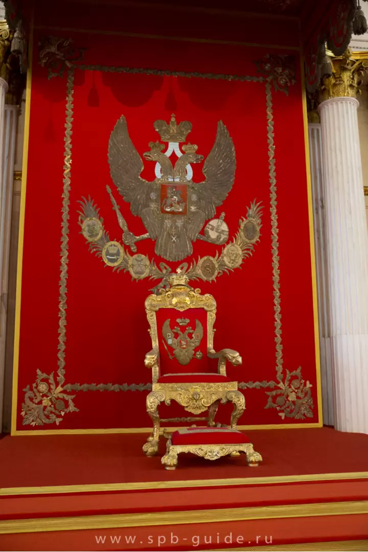 Трон в Георгиевском зале Трон в Георгиевском зале