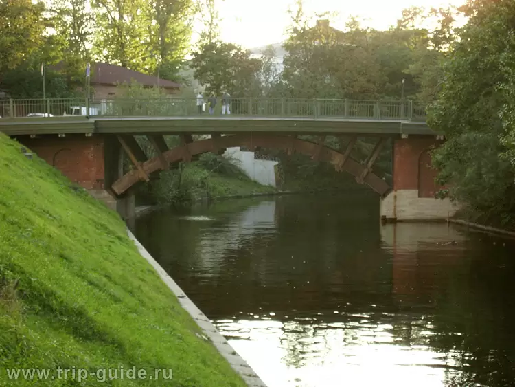 2-й Лаврский мост через реку Монастырку