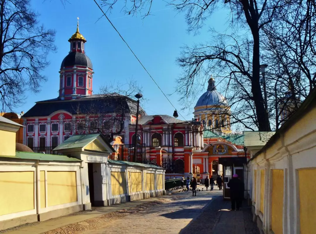 Главный вход
