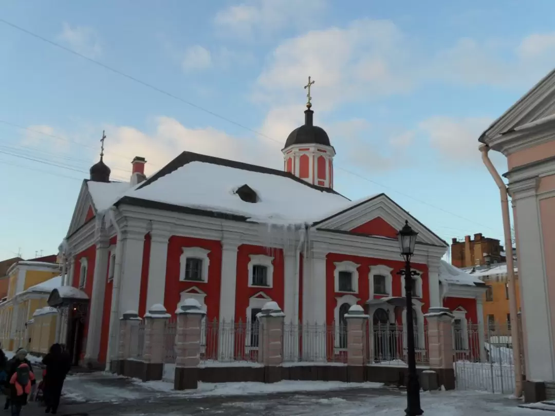 Церковь трех Святителей Вселенских в Санкт-Петербурге Церковь трех Святителей Вселенских в Санкт-Петербурге