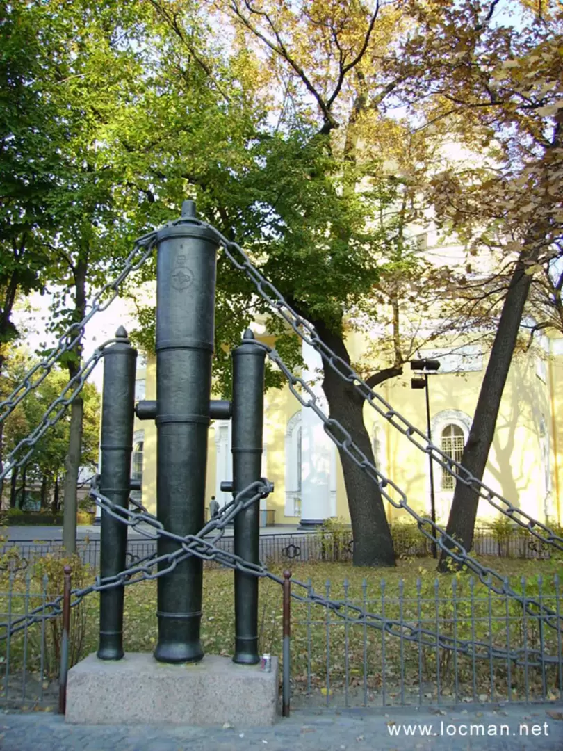 Санкт-Петербург, Преображенский собор, ограда собора из трофейных орудий