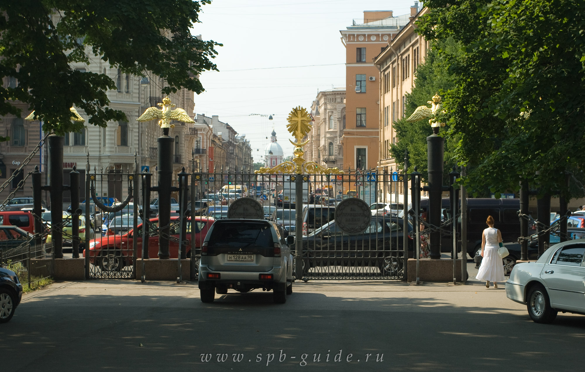 Вид от собора на улицу Пестеля