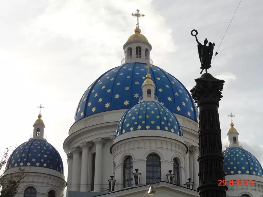 Памятник Славы на Троицкой площади в Санкт-Петербурге