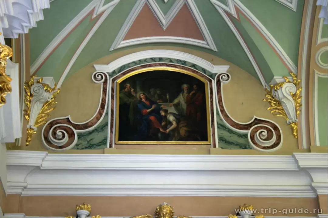 Интерьер Петропавловского собора в Санкт-Петербурге Интерьер Петропавловского собора в Санкт-Петербурге