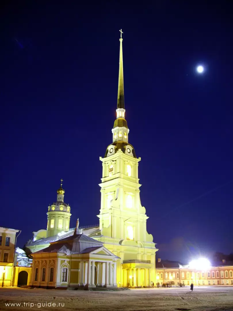 Санкт-Петербург, Петропавловский собор и луна Санкт-Петербург, Петропавловский собор и луна