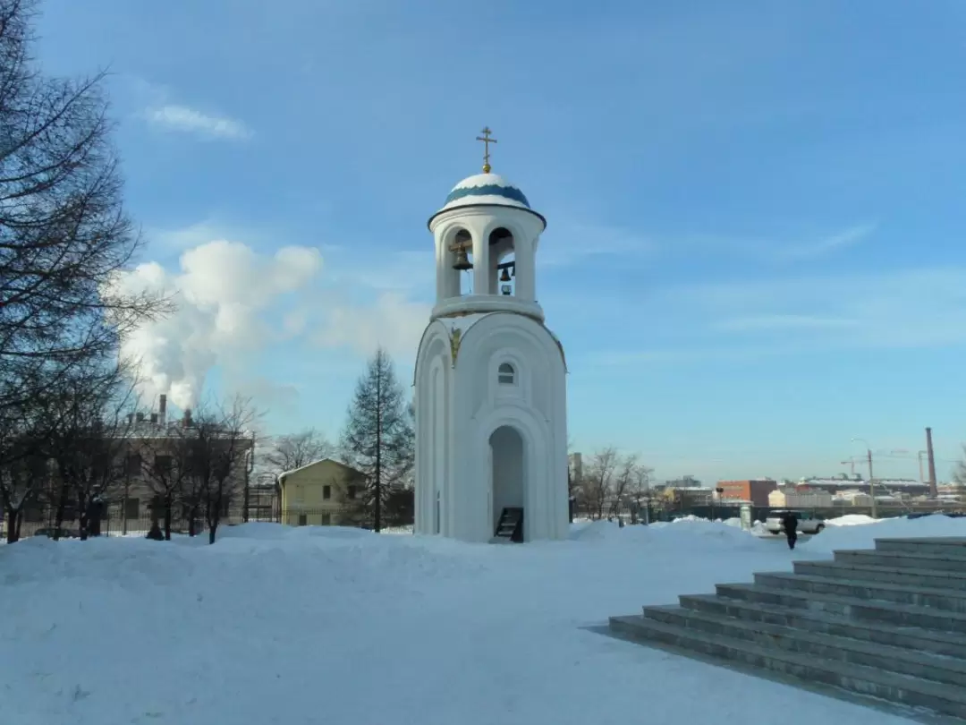 Колокольня храма Успения Пресвятой Богородицы — Блокадный храм на Малой Охте Колокольня храма Успения Пресвятой Богородицы — Блокадный храм на Малой Охте