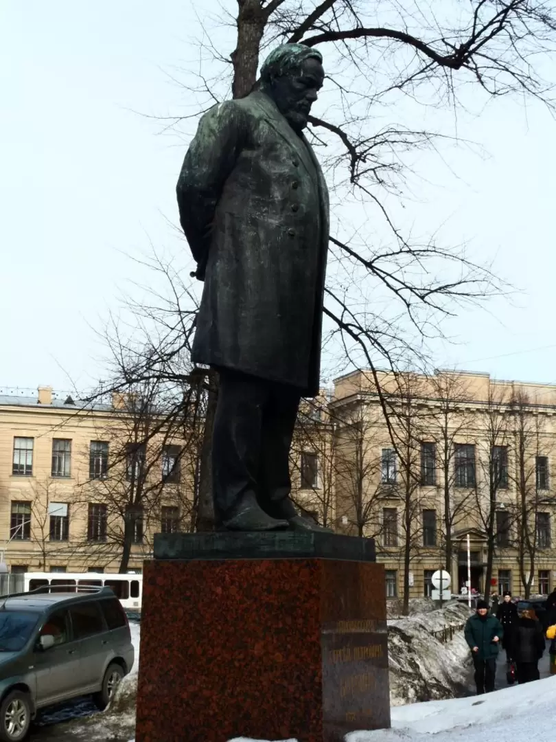 Памятник Боткину у ВМА Памятник Боткину у ВМА