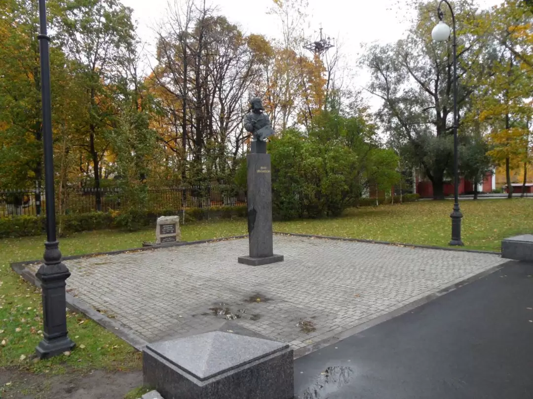 Памятник Айвазовскому Памятник Айвазовскому