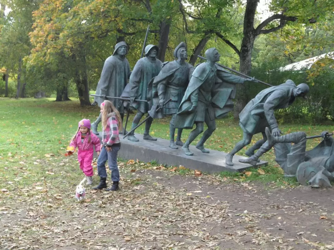 Ораниенбаум. Выставка скульптур А. Таратынова Ораниенбаум. Выставка скульптур А. Таратынова